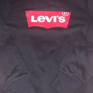 Black Levi’s Sweatshirt 🖤